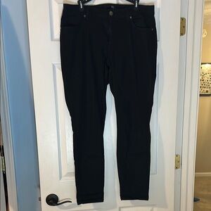 1822 Denim Classic Black Jeans